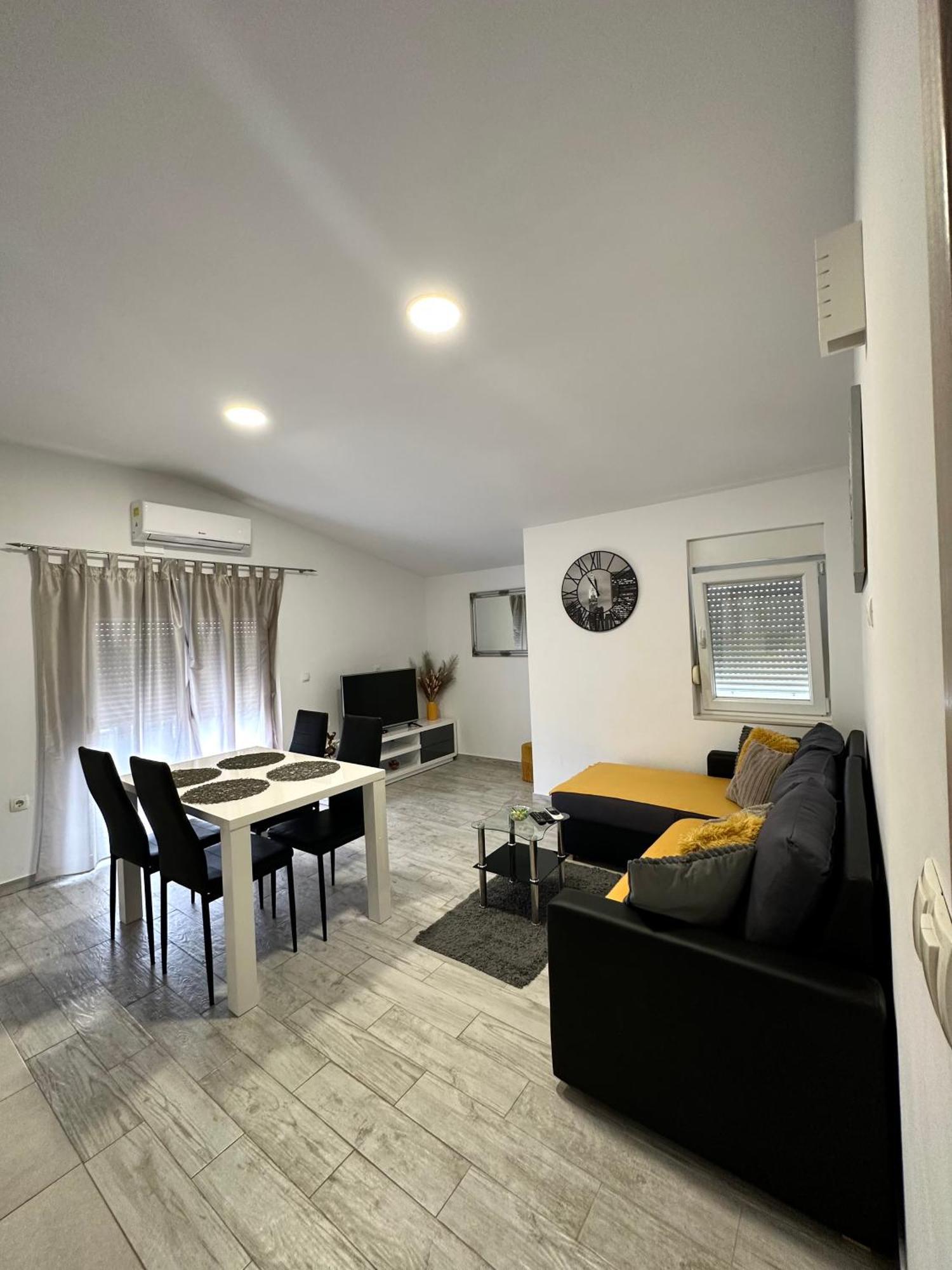 Apartman Nela Apartment Kastel Sucurac Exterior photo